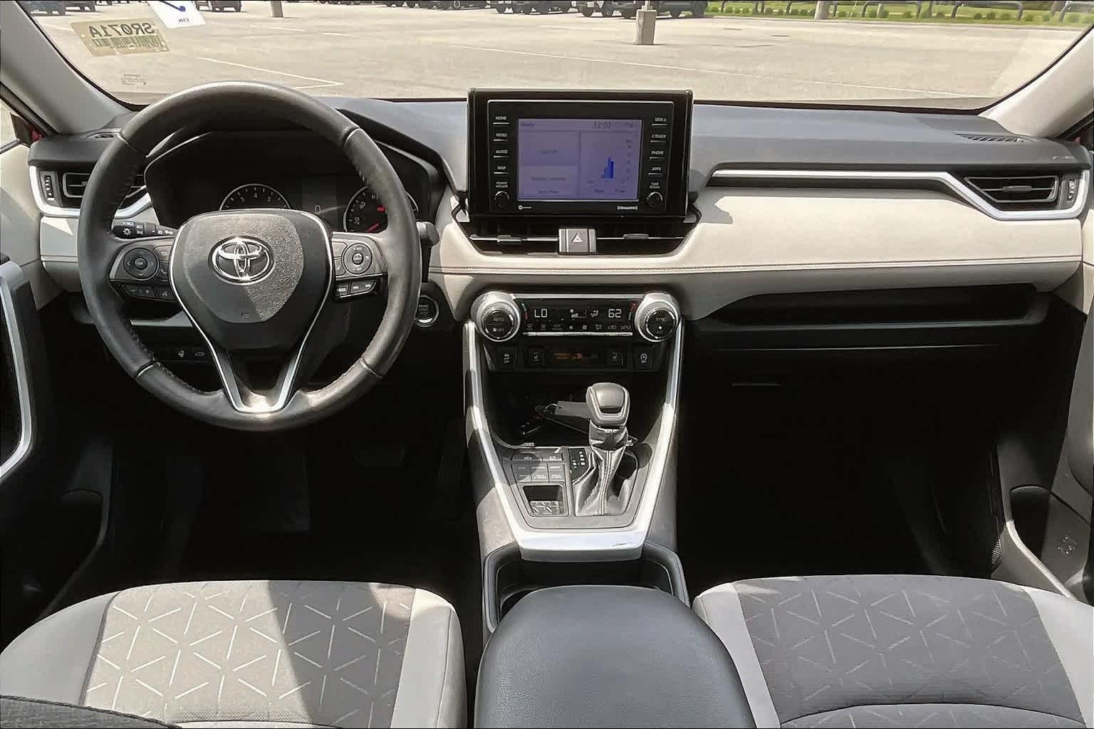 2021 Toyota RAV4 XLE - Photo 21