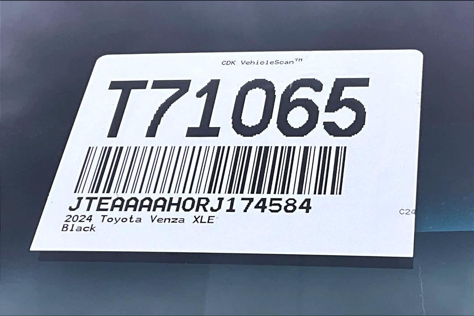 2024 Toyota Venza XLE - Photo 13