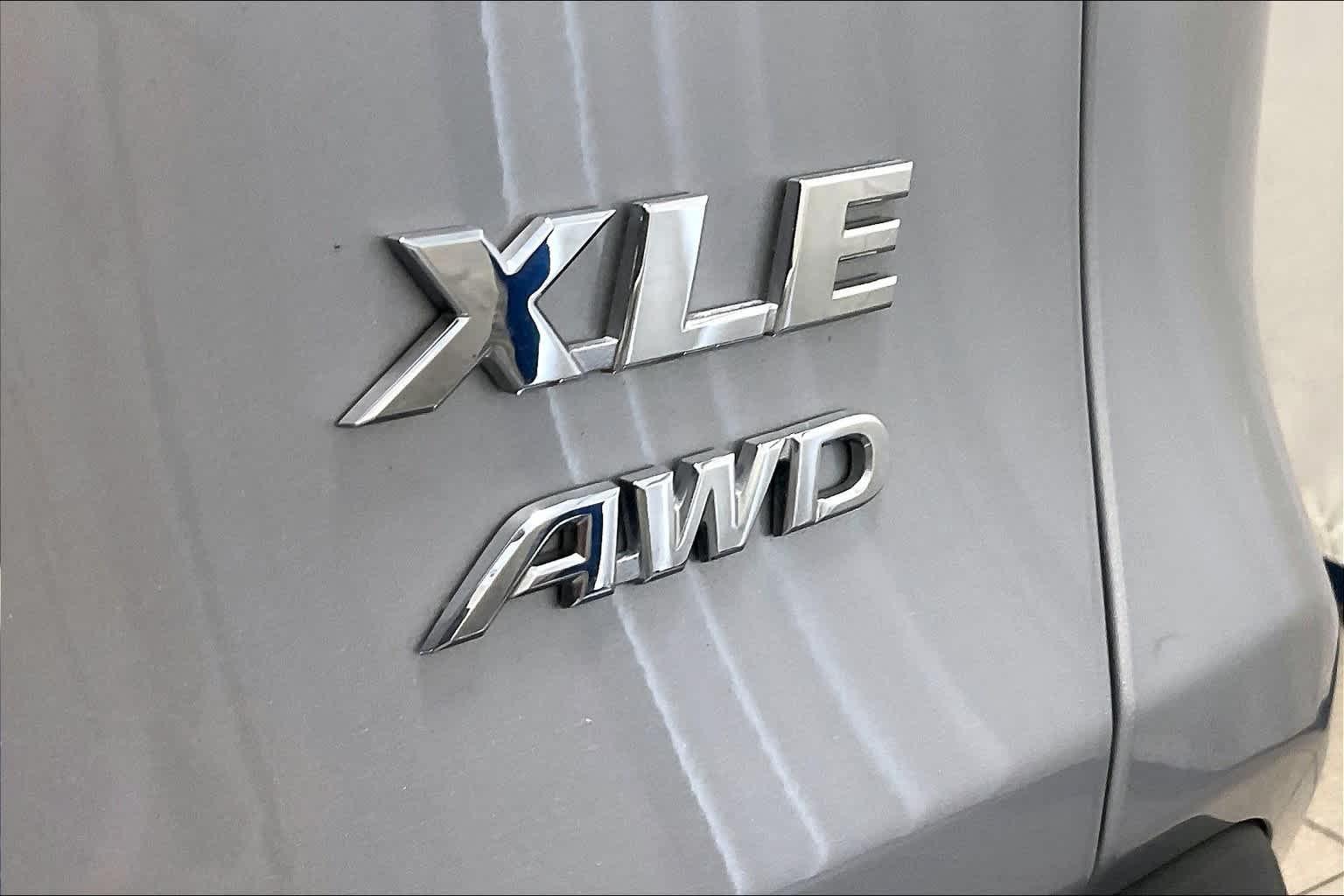 2021 Toyota RAV4 XLE - Photo 30