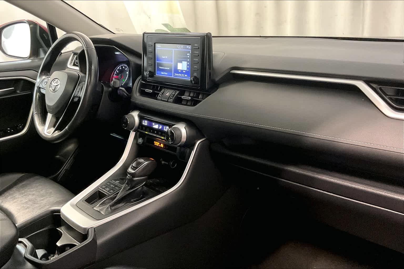 2019 Toyota RAV4 XLE Premium - Photo 14