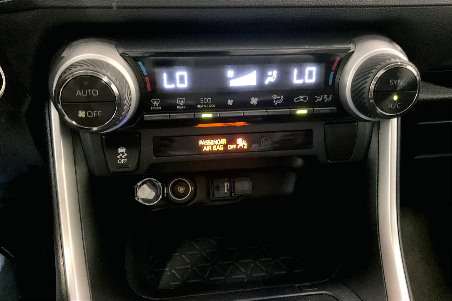 2019 Toyota RAV4 XLE Premium - Photo 26