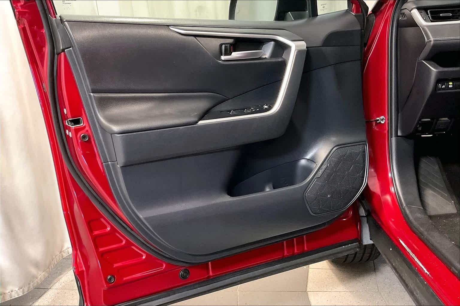 2019 Toyota RAV4 XLE Premium - Photo 9