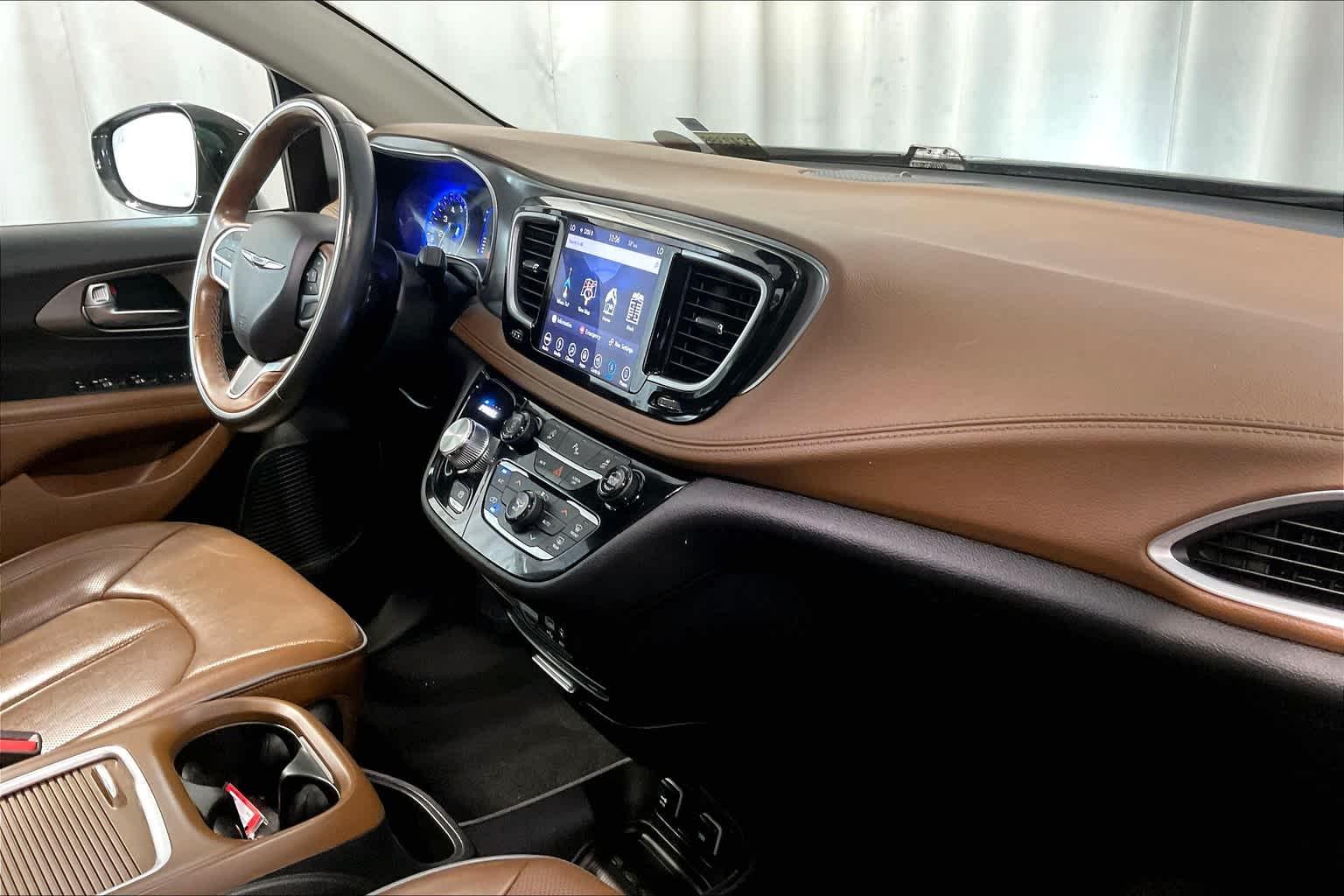 2019 Chrysler Pacifica Limited - Photo 14