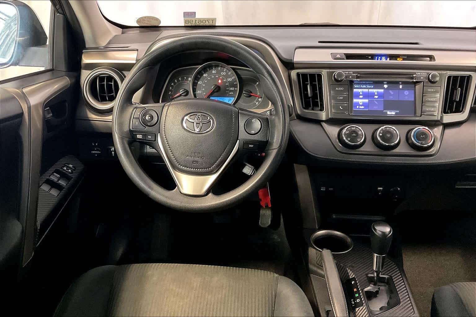 2015 Toyota RAV4 LE - Photo 16