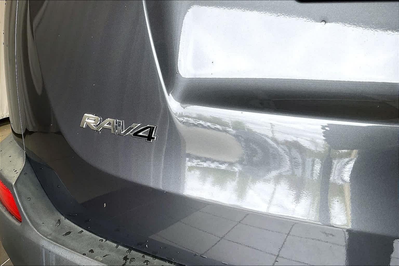 2015 Toyota RAV4 LE - Photo 27