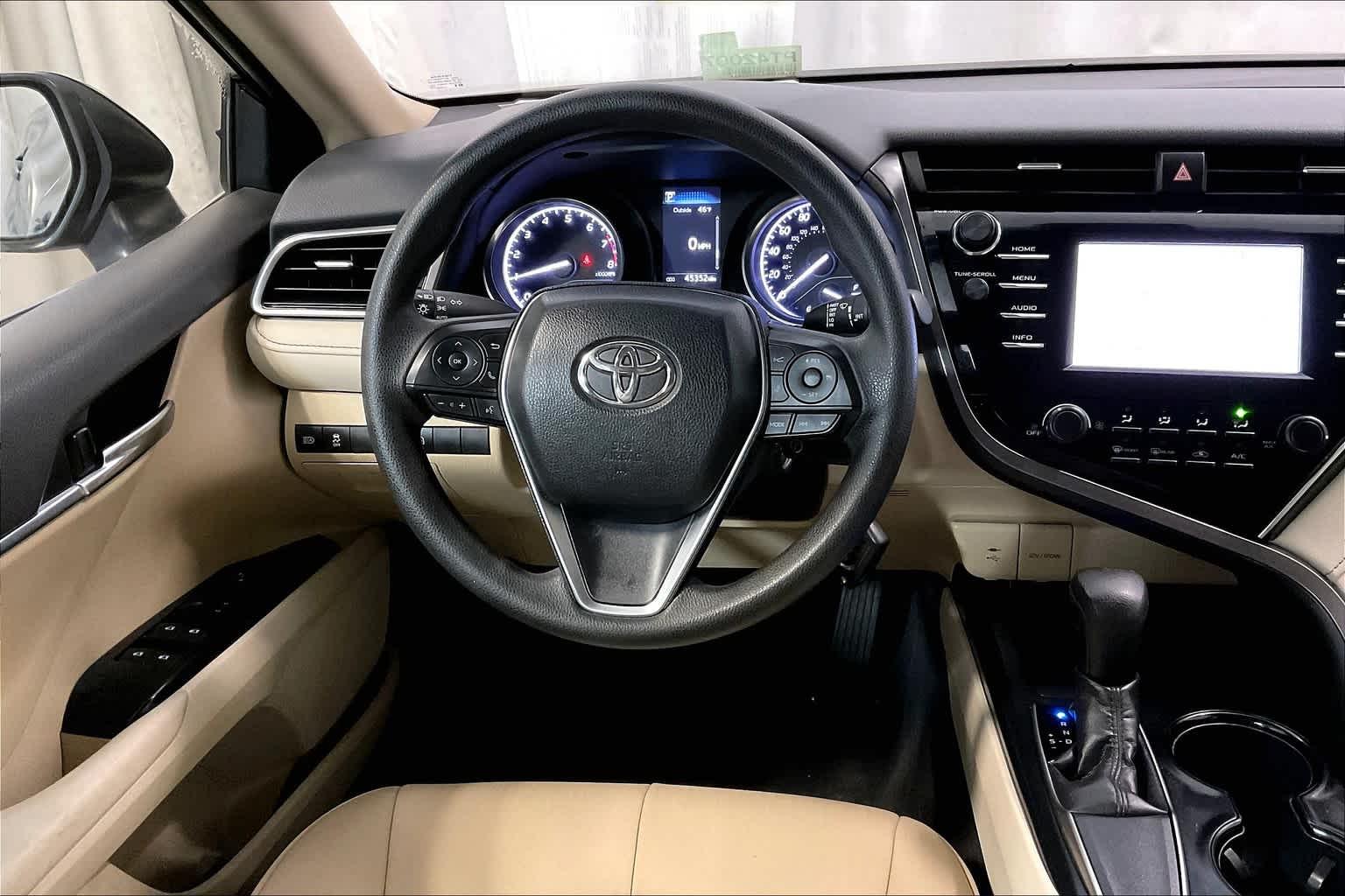 2018 Toyota Camry LE - Photo 17