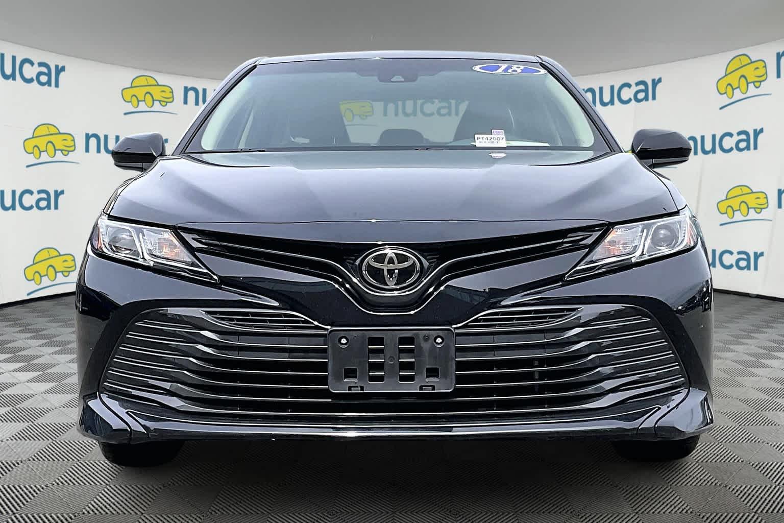 2018 Toyota Camry LE - Photo 2