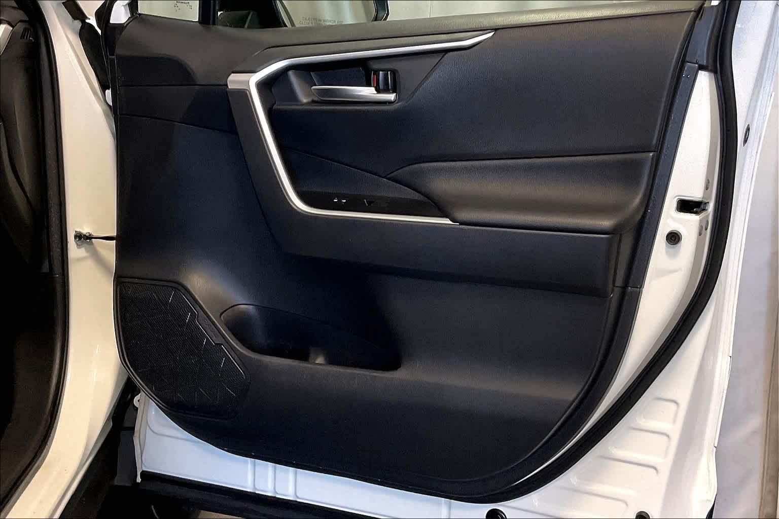 2019 Toyota RAV4 XLE - Photo 11
