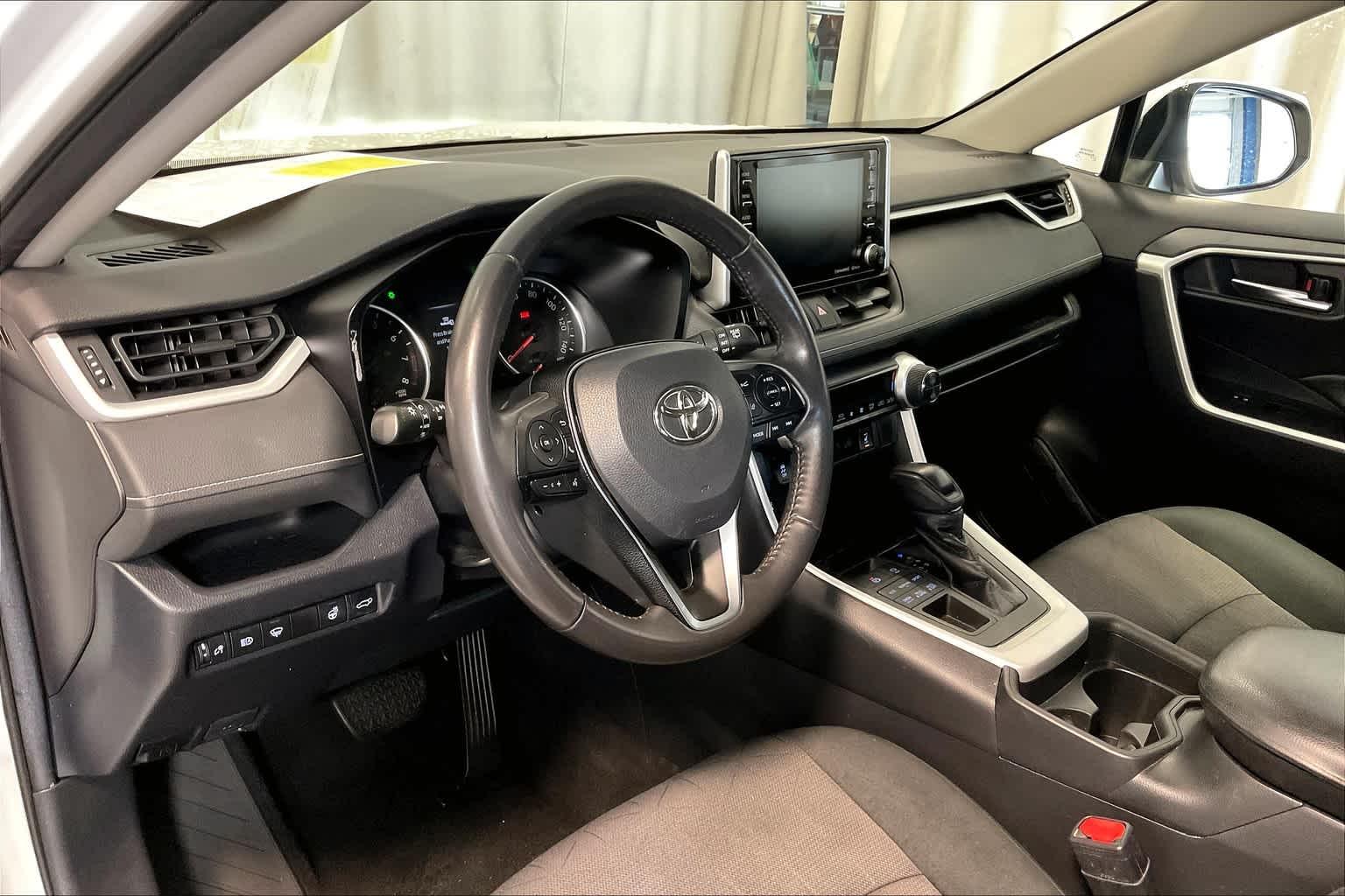 2019 Toyota RAV4 XLE - Photo 8