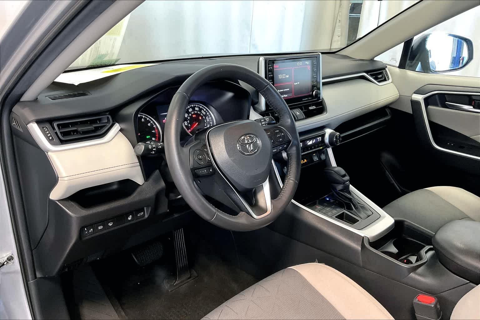2021 Toyota RAV4 XLE - Photo 8