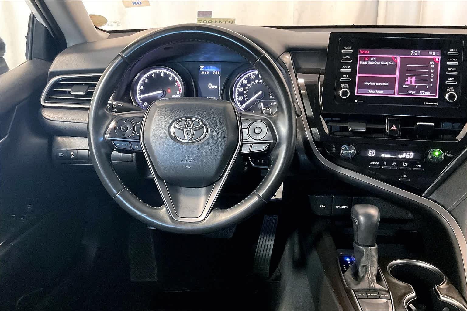 2022 Toyota Camry SE - Photo 17