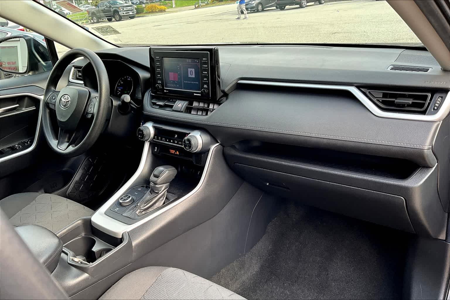 2020 Toyota RAV4 Hybrid XLE - Photo 14