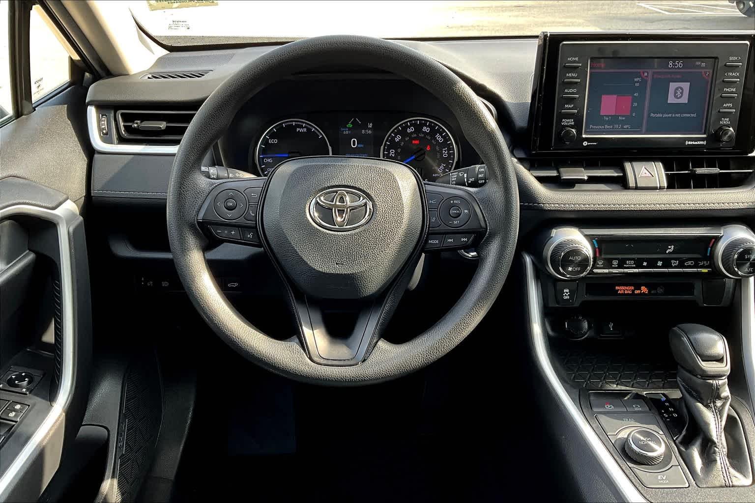 2020 Toyota RAV4 Hybrid XLE - Photo 17