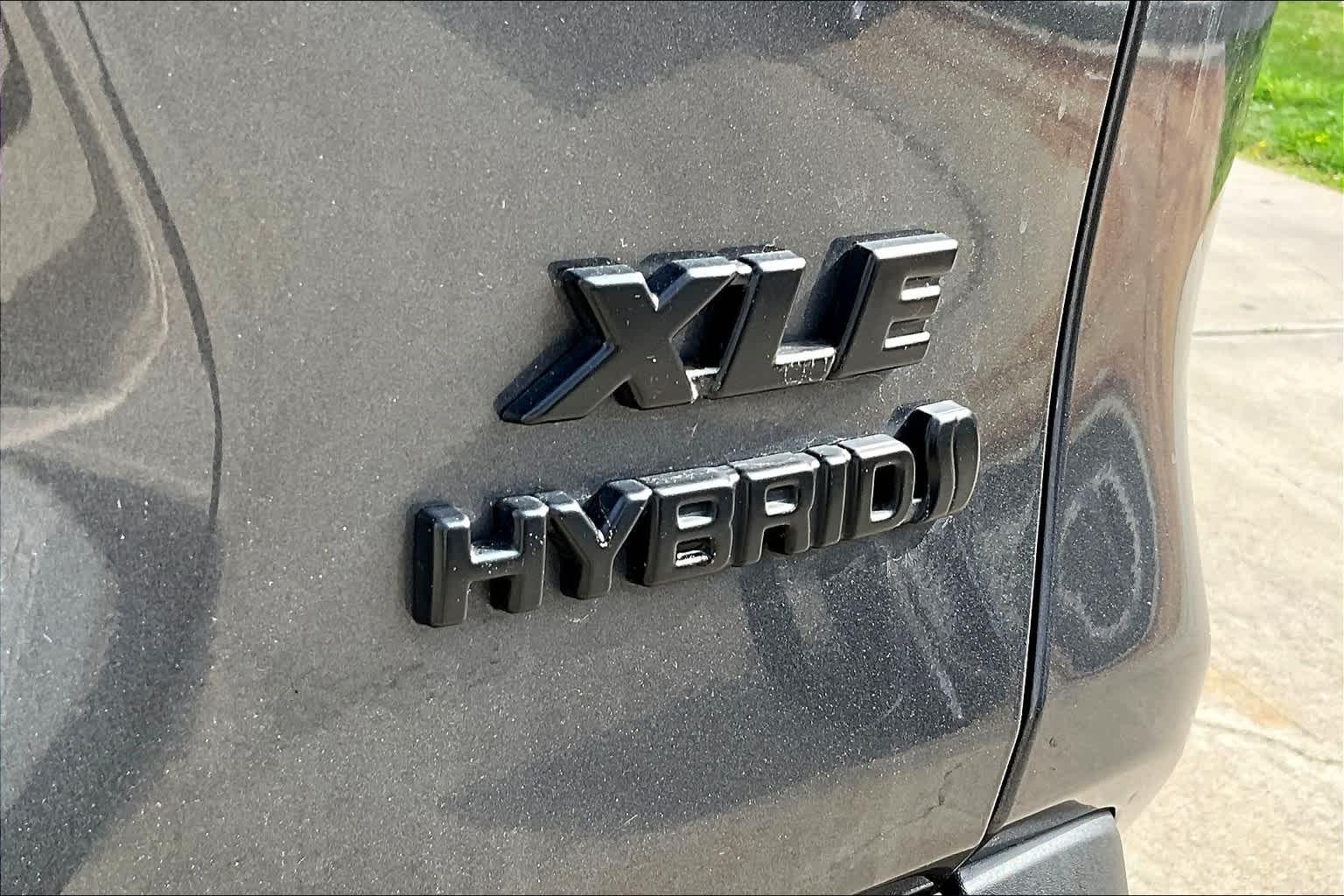 2020 Toyota RAV4 Hybrid XLE - Photo 29