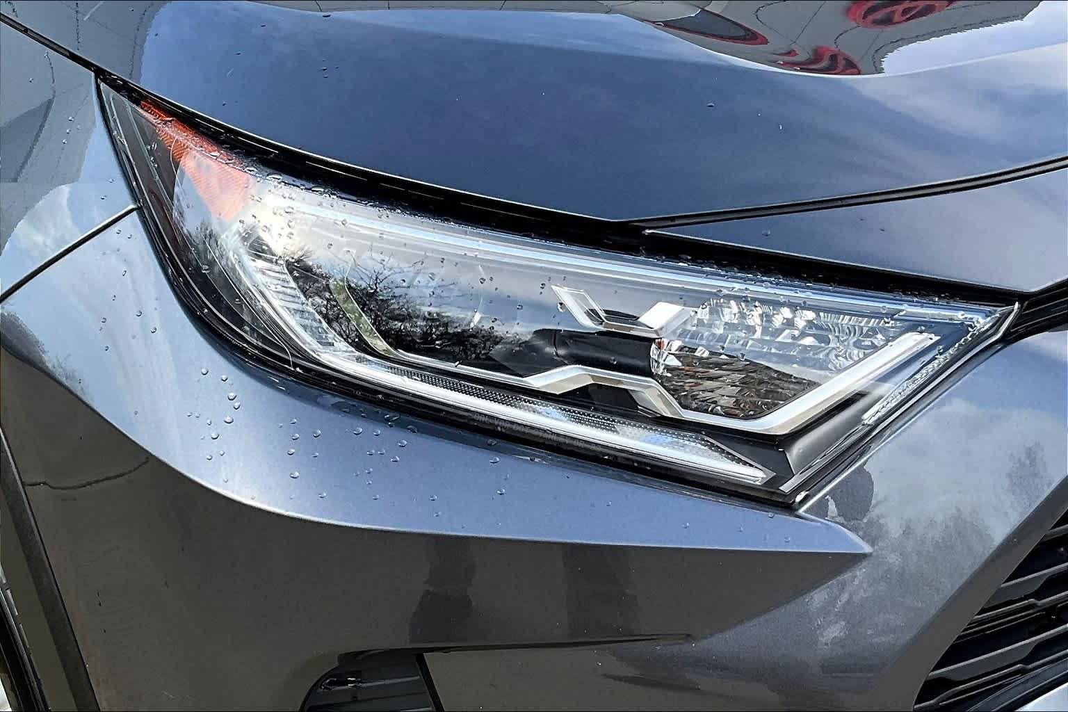 2020 Toyota RAV4 Hybrid XLE - Photo 33