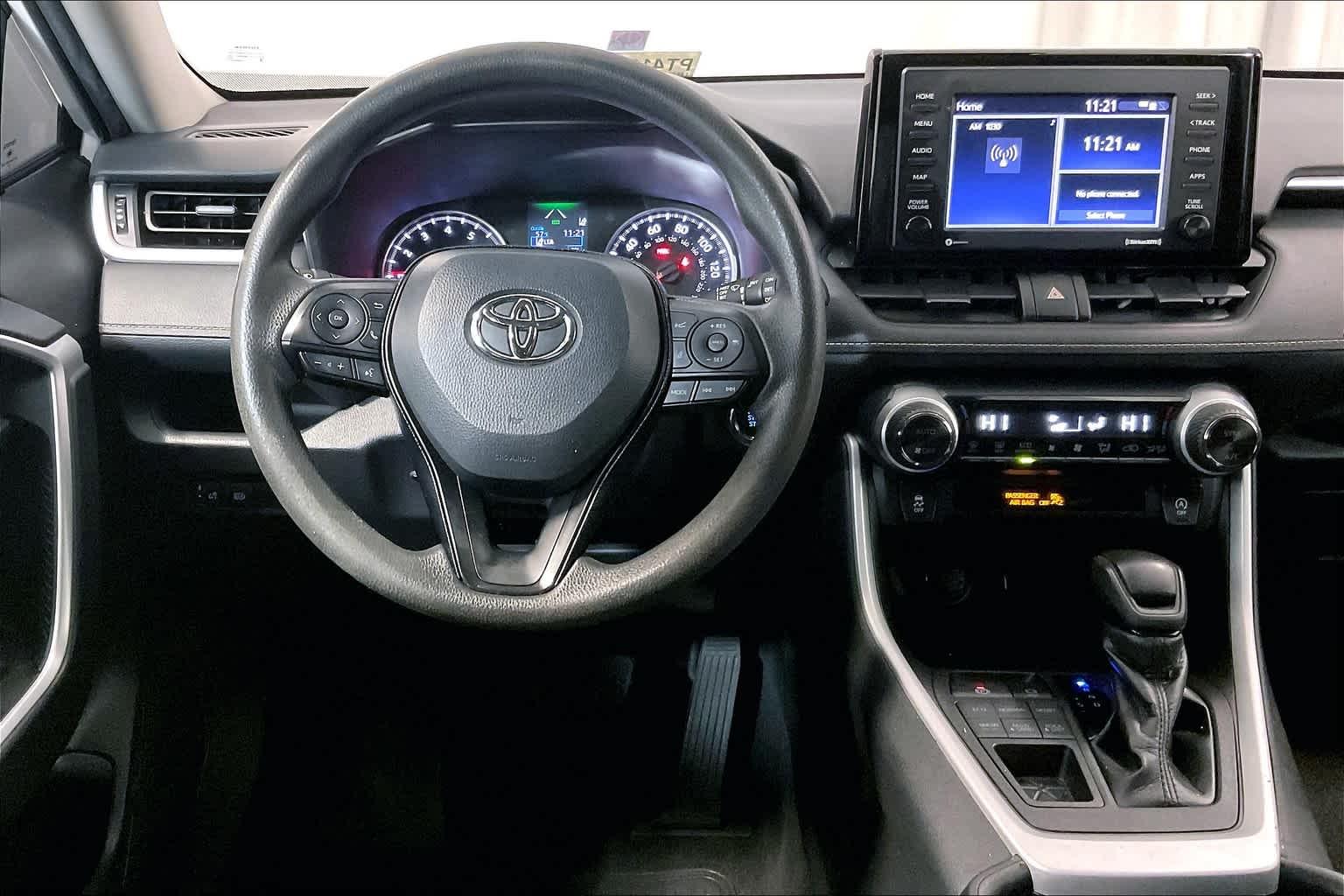 2021 Toyota RAV4 XLE - Photo 17