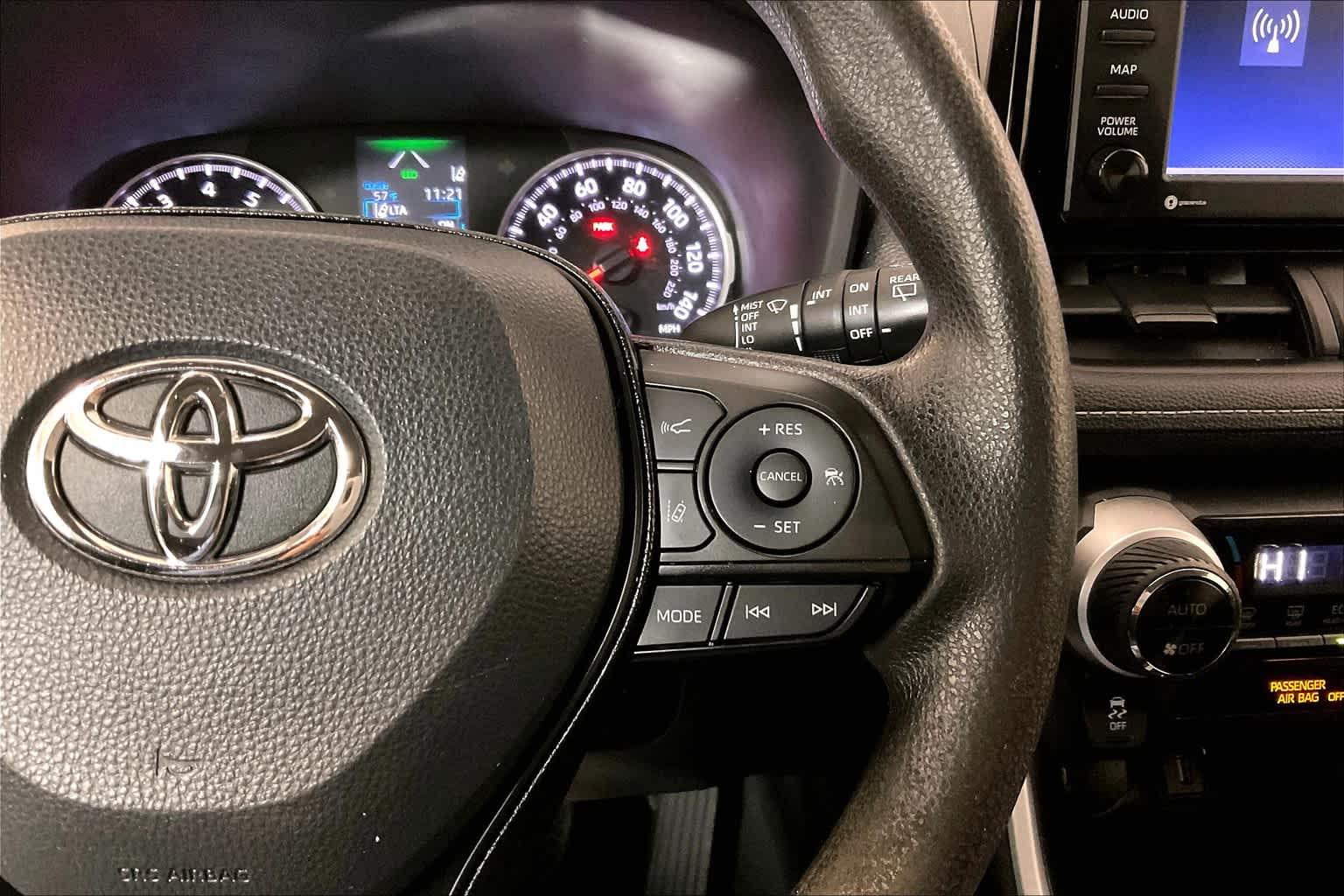 2021 Toyota RAV4 XLE - Photo 23