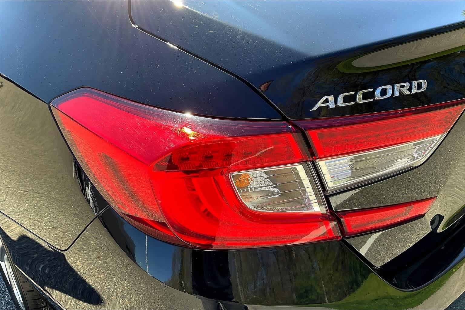 2018 Honda Accord LX 1.5T - Photo 31