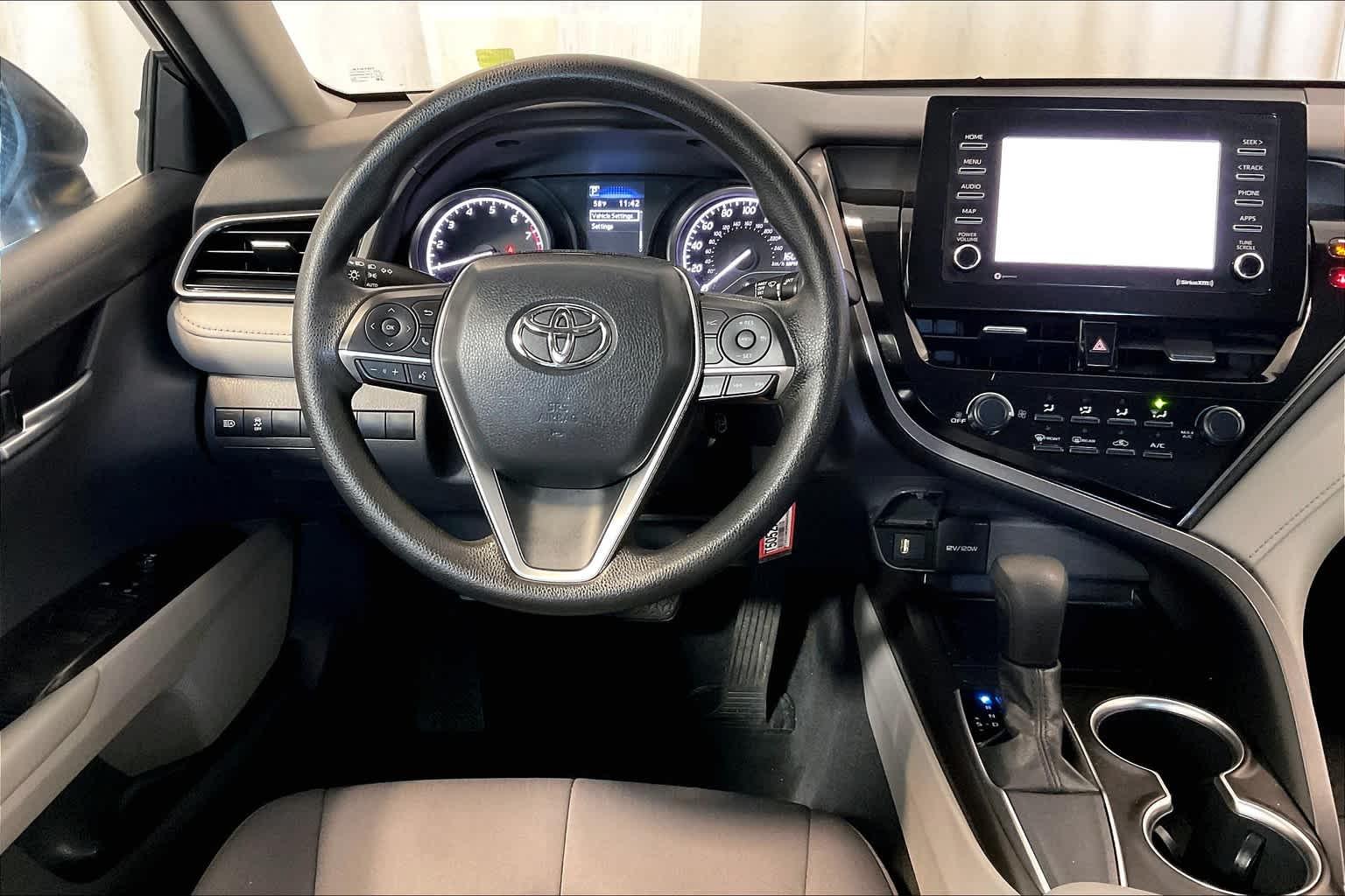 2021 Toyota Camry LE - Photo 17