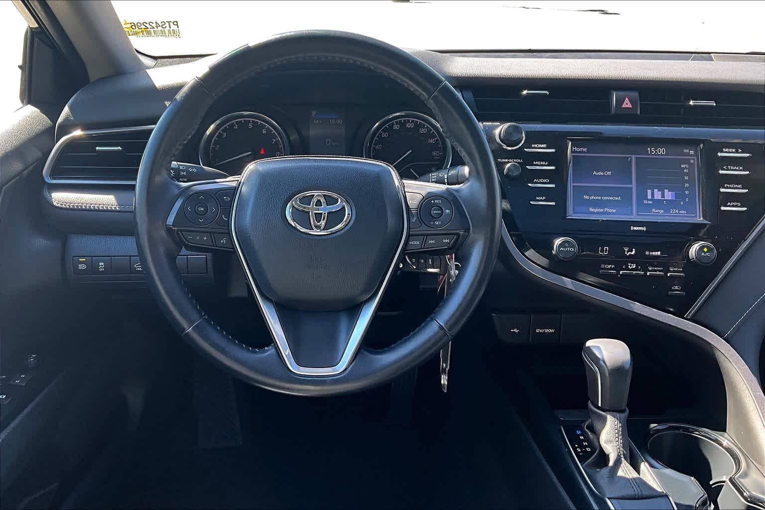 2020 Toyota Camry SE - Photo 17
