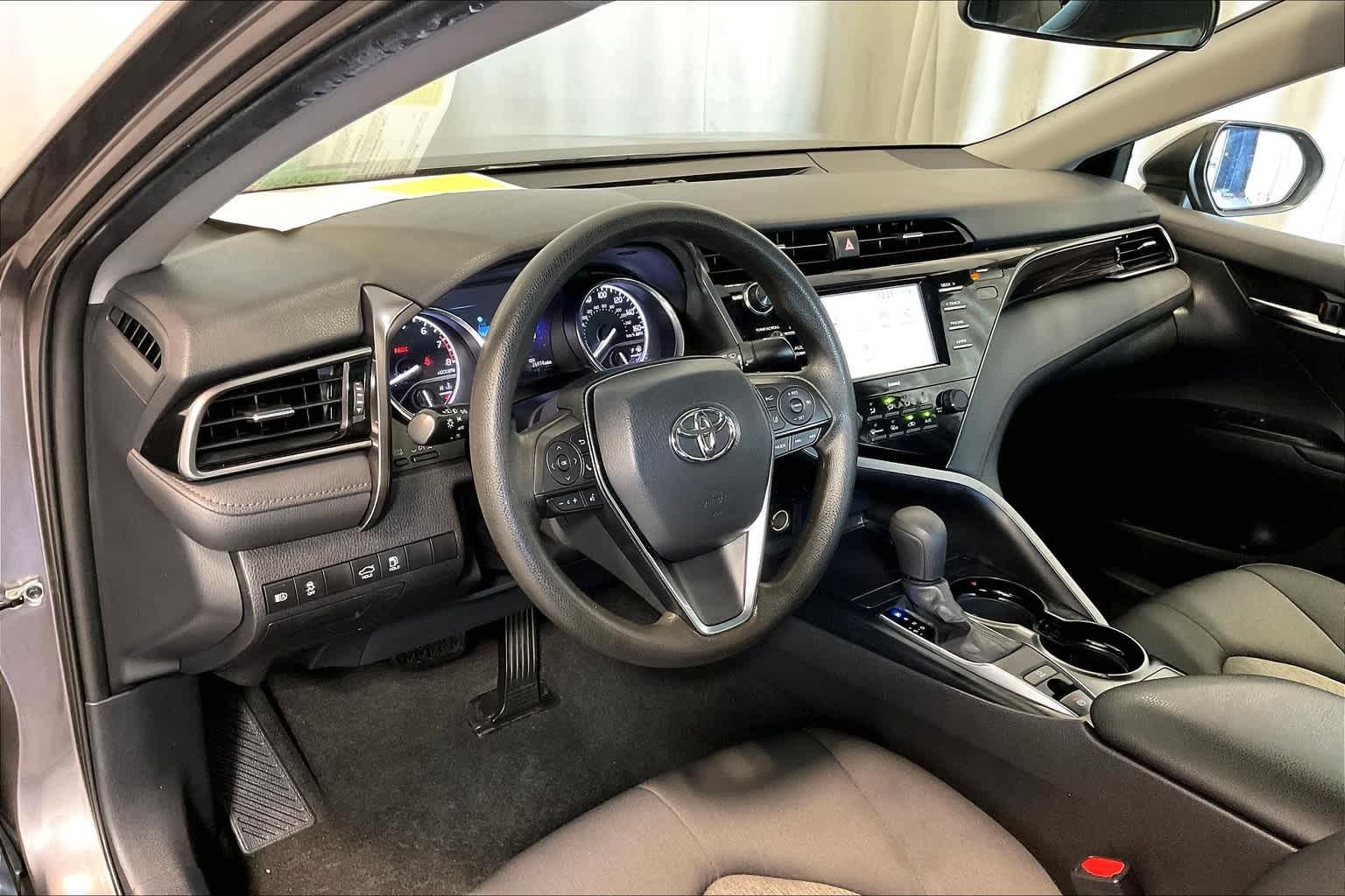 2020 Toyota Camry LE - Photo 8