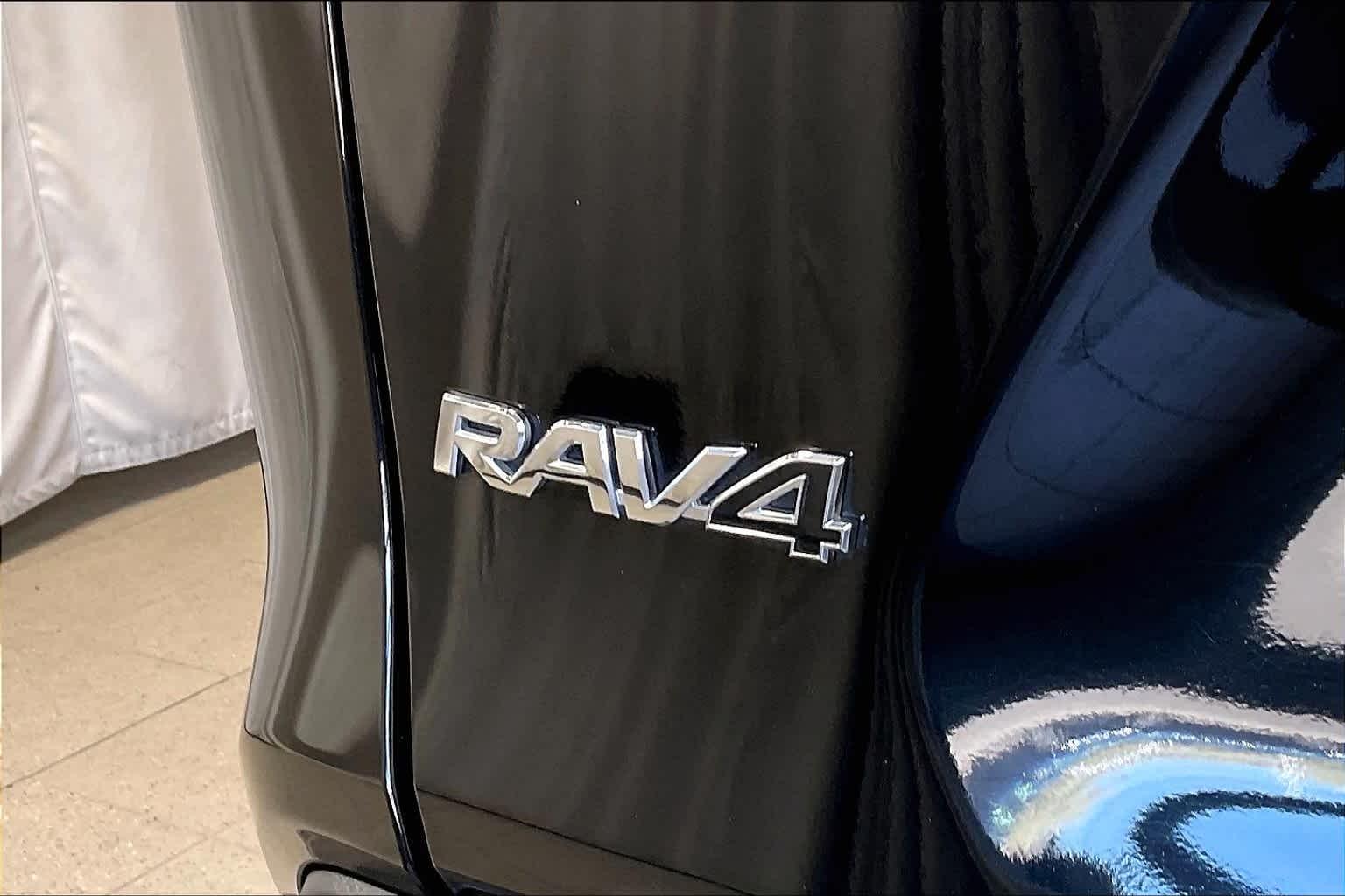 2021 Toyota RAV4 XLE - Photo 29