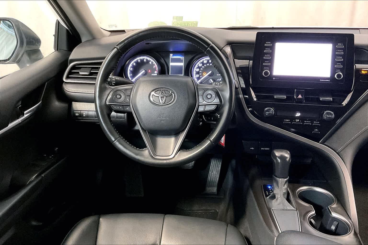 2021 Toyota Camry SE - Photo 17