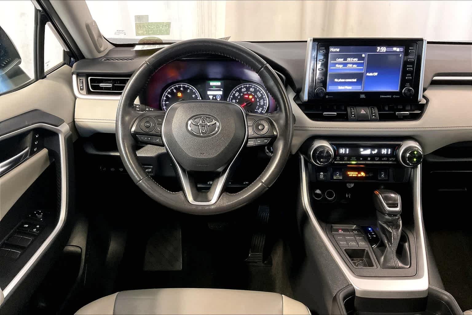 2019 Toyota RAV4 XLE Premium - Photo 17