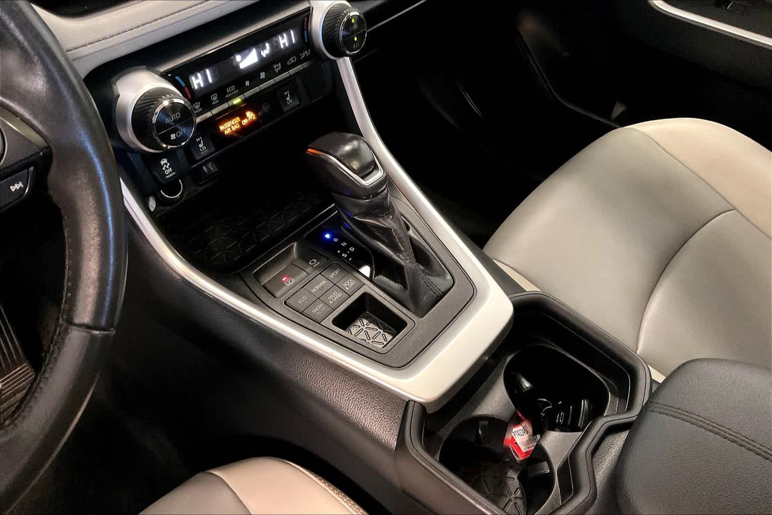 2019 Toyota RAV4 XLE Premium - Photo 20