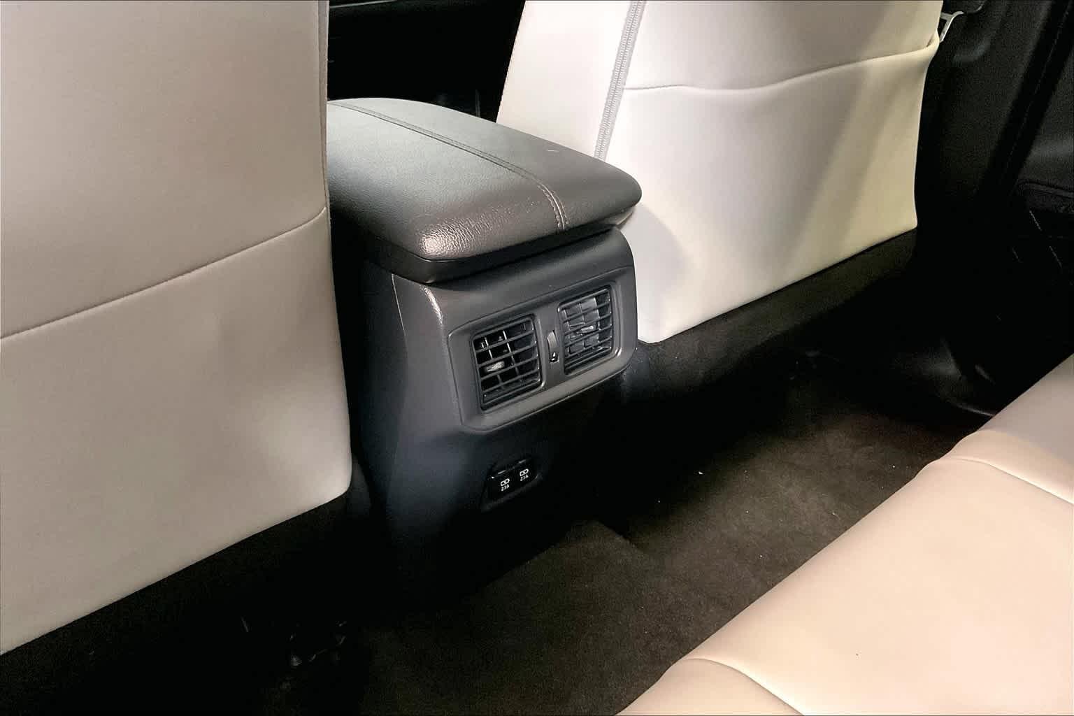 2019 Toyota RAV4 XLE Premium - Photo 28
