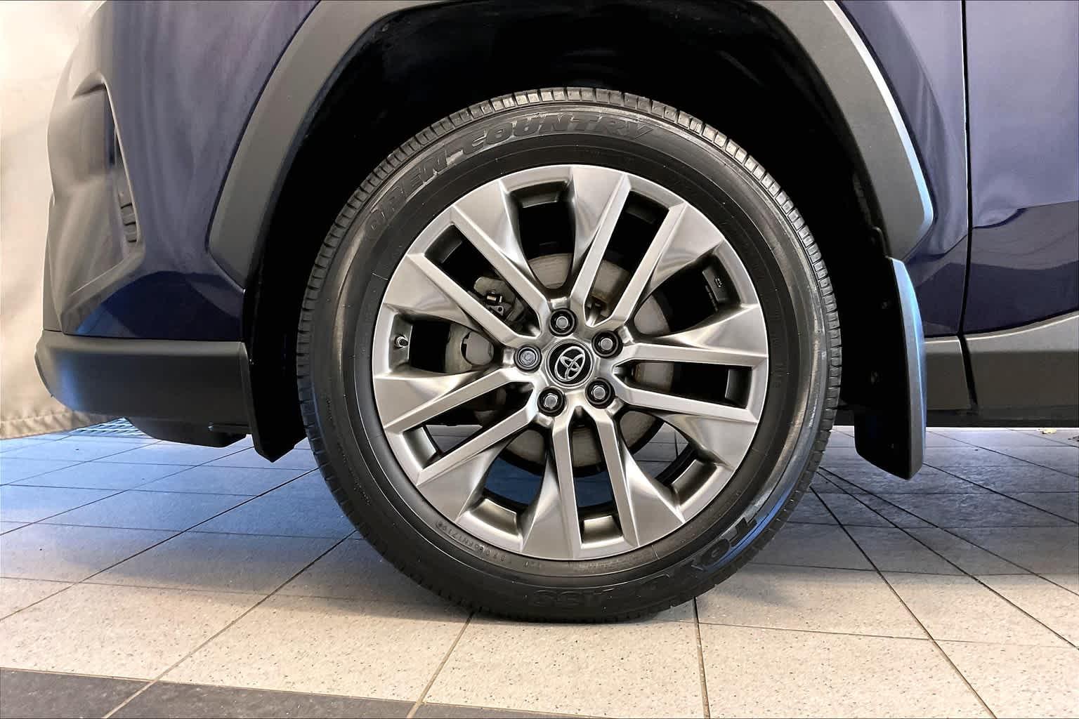 2019 Toyota RAV4 XLE Premium - Photo 7