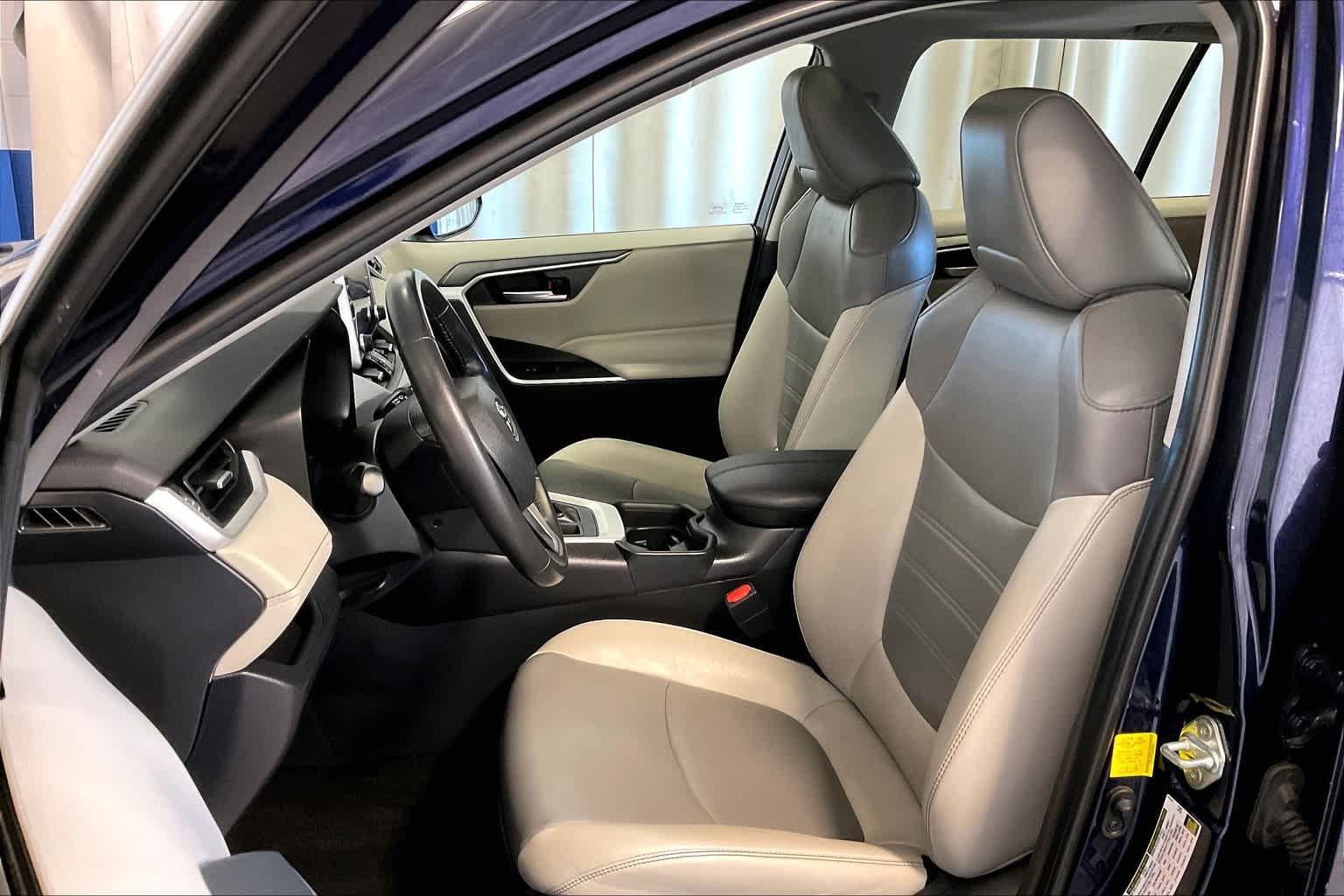 2019 Toyota RAV4 XLE Premium - Photo 10