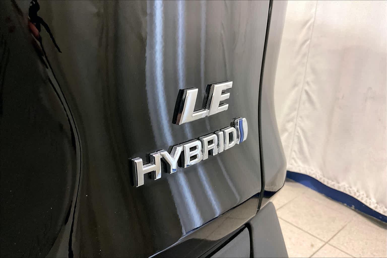 2020 Toyota RAV4 Hybrid LE - Photo 29