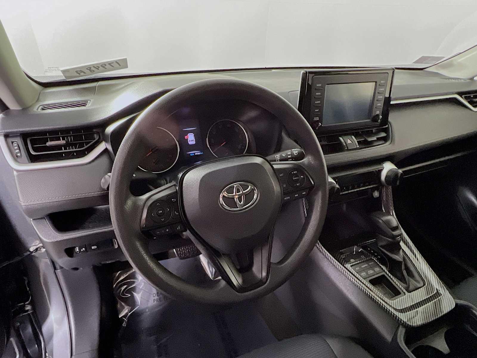 2019 Toyota RAV4 LE - Photo 11