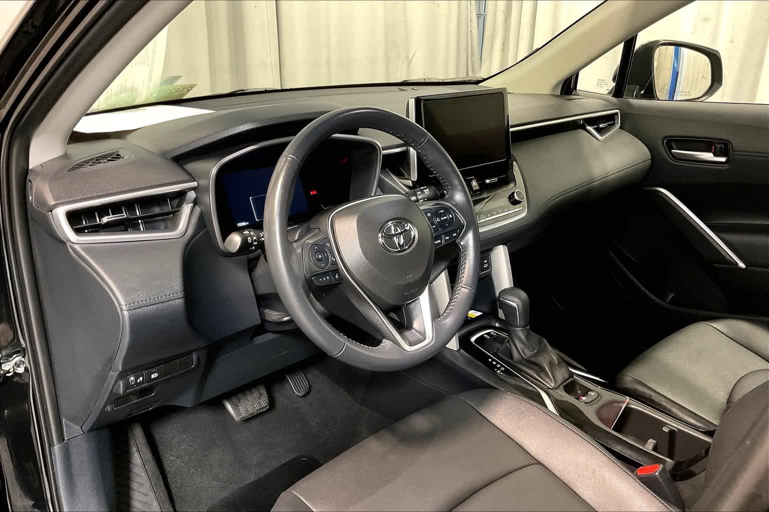 2023 Toyota Corolla Cross XLE - Photo 8