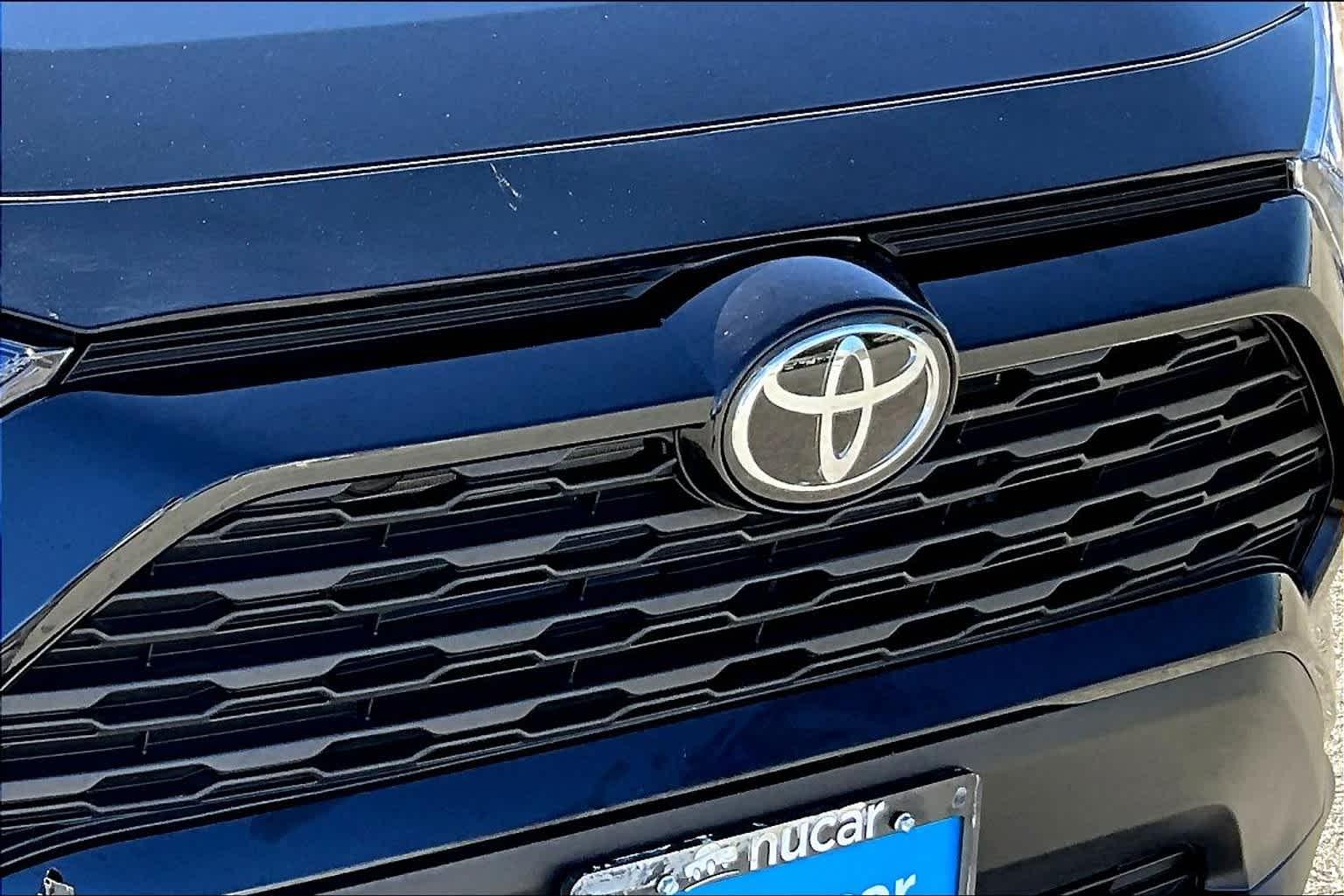 2024 Toyota RAV4 LE - Photo 31