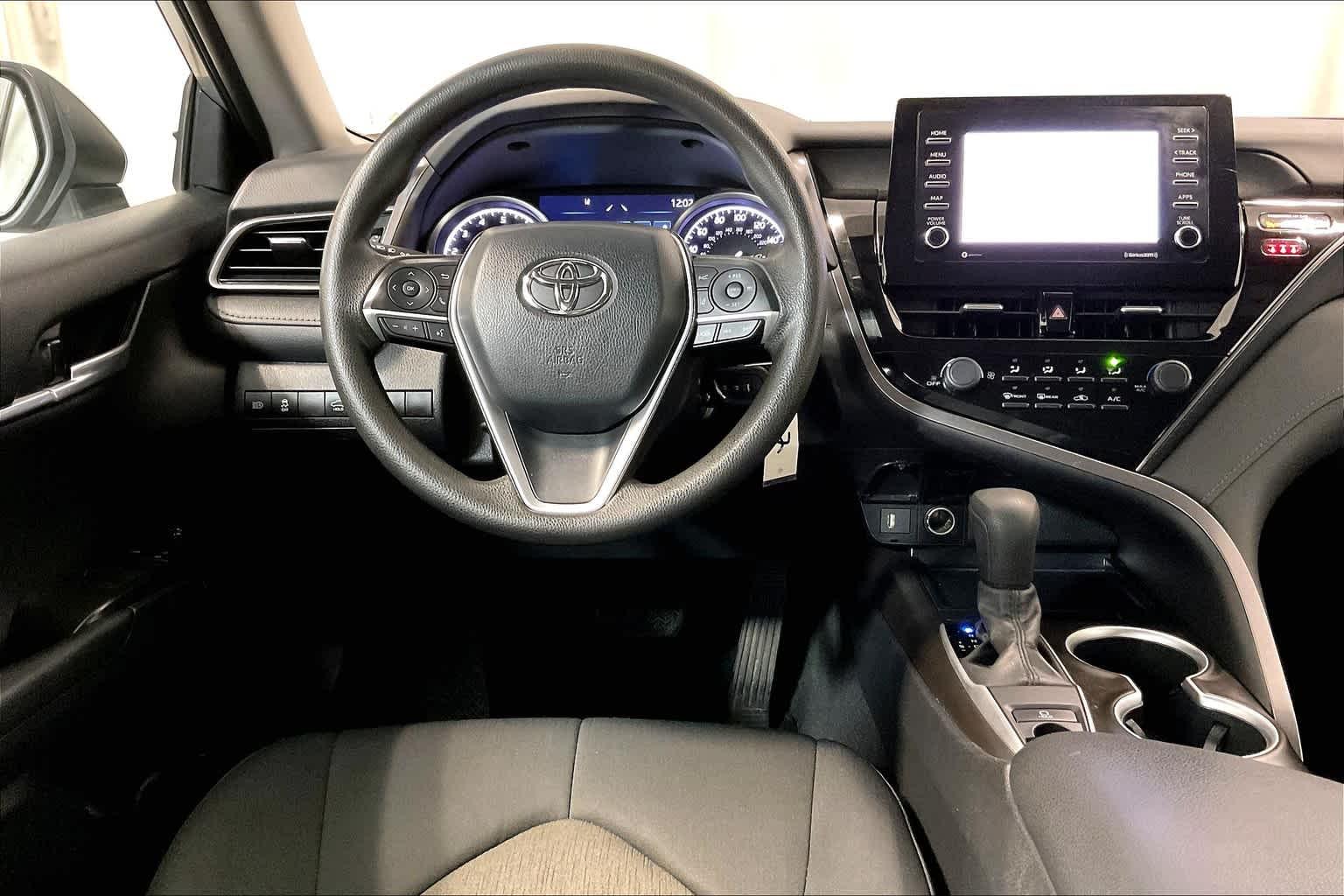 2021 Toyota Camry LE - Photo 17