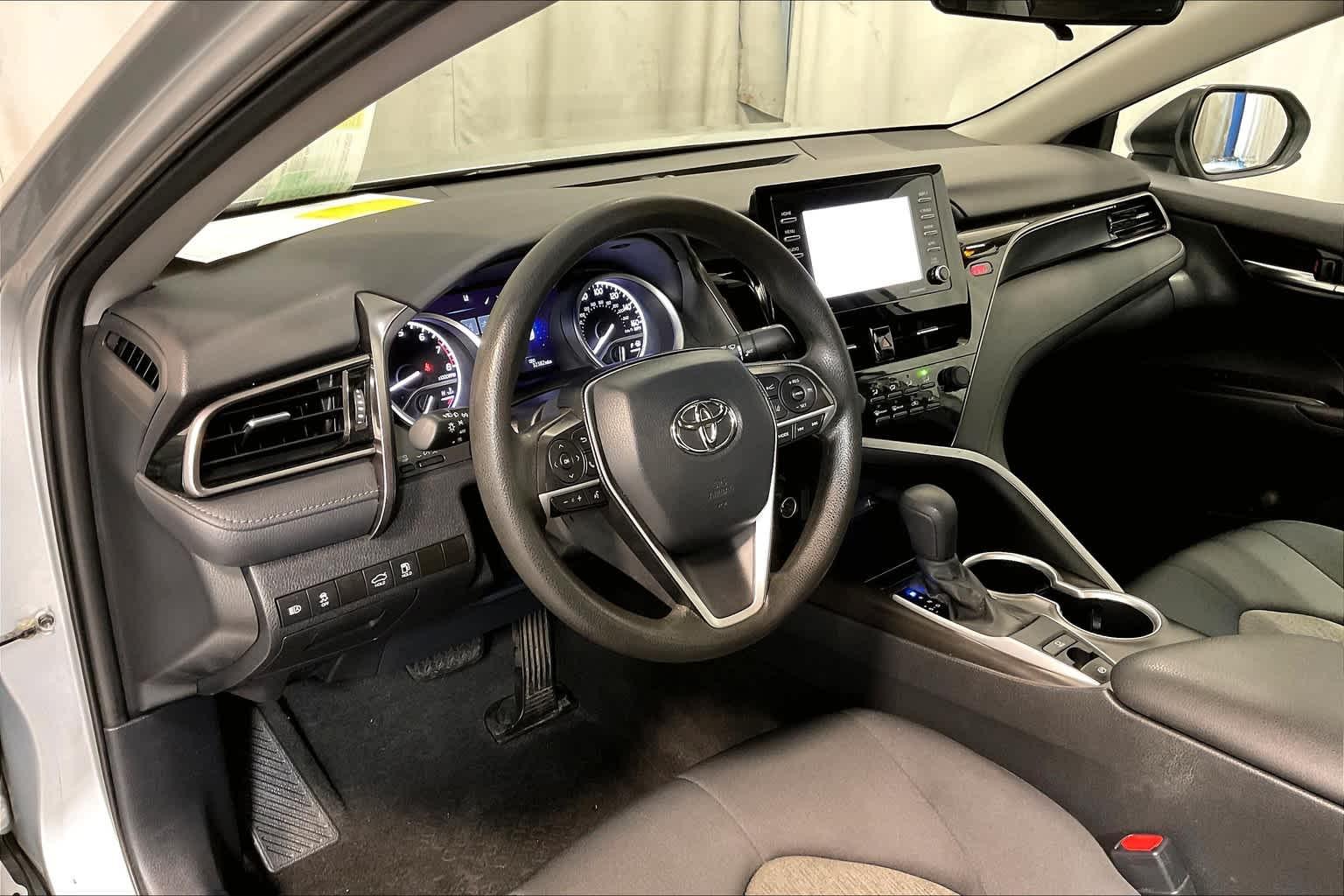 2021 Toyota Camry LE - Photo 8