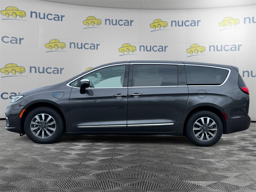 2023 Chrysler Pacifica Hybrid Limited - Photo 4