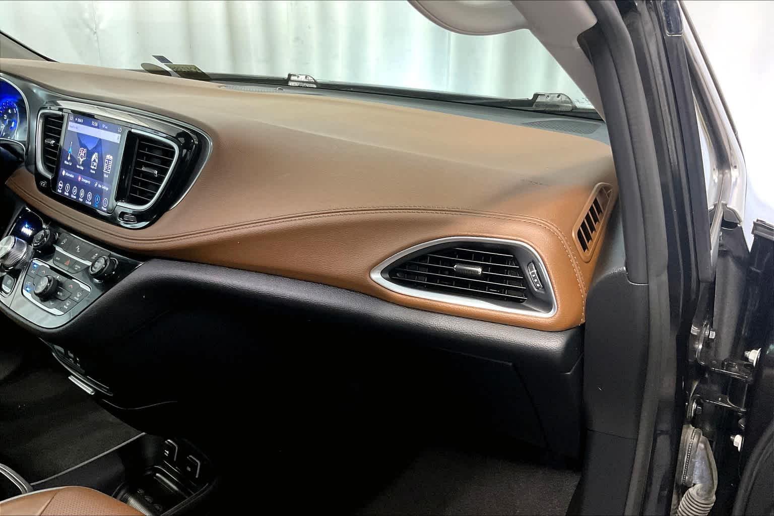 2019 Chrysler Pacifica Limited - Photo 13