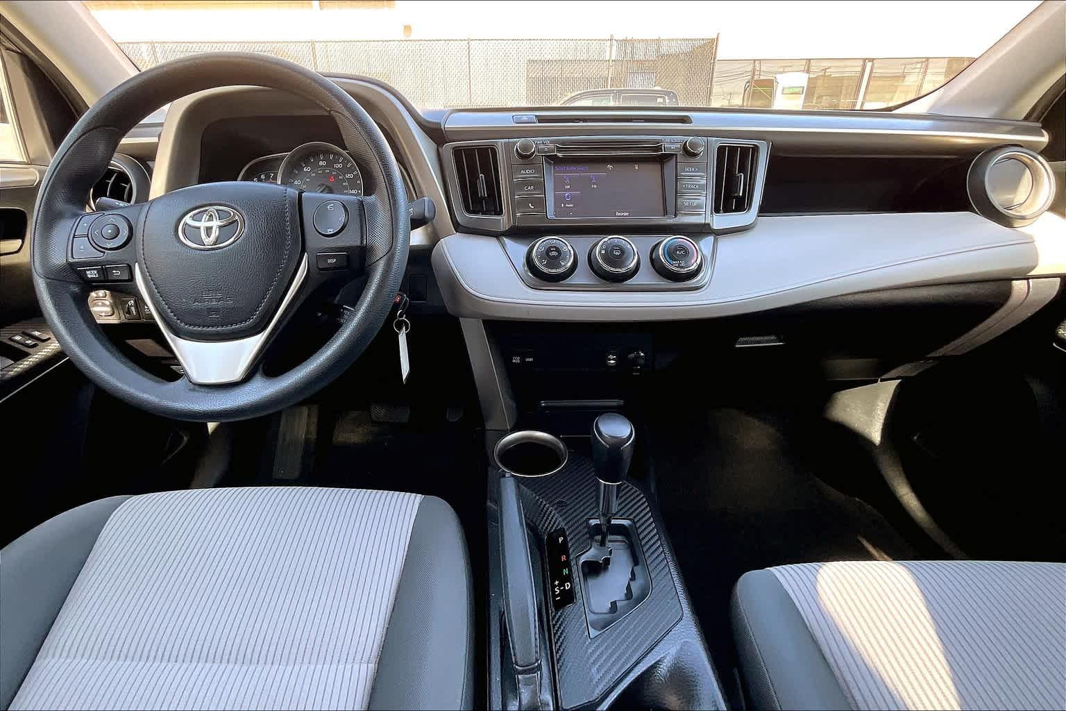 2015 Toyota RAV4 LE - Photo 21