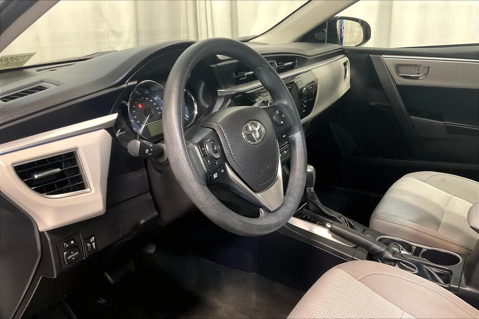 2015 Toyota Corolla LE - Photo 8